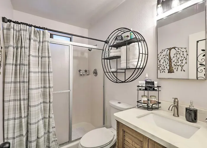 Renovated W/ Fire Pit In Munds Park! *